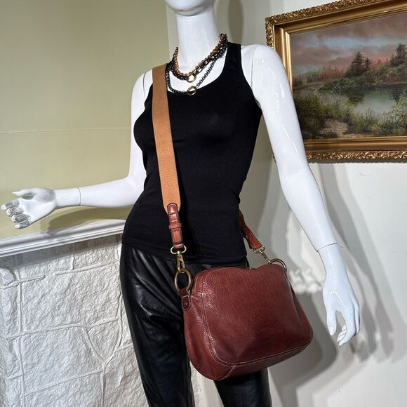 Roots Leather Vintage Crossbody Bag - Picture 2 of 16